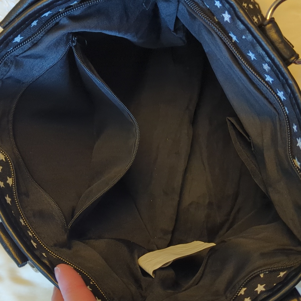 Black canvas w/ white stars plenty of pockets zippered tote EUC - Picture 4 of 5